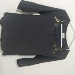 Three-quarter length bohemian style green shirt